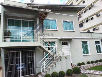 CASA DE ÓTIMO PADRÃO À VENDA – LOCAL COMERCIAL ESTRATÉGICO NO CENTRO DE RIO DO SUL (SC) CASA DE ÓTIMO PADRÃO À VENDA – LOCAL COMERCIAL ESTRATÉGICO NO CENTRO DE RIO DO SUL (SC)