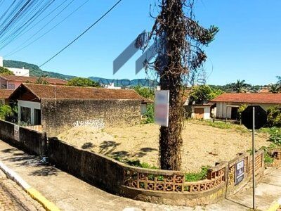 Lindo terreno de esquina à venda em Rio do Sul – SC Lindo terreno de esquina à venda em Rio do Sul – SC