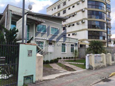 CASA DE ÓTIMO PADRÃO À VENDA – LOCAL COMERCIAL ESTRATÉGICO NO CENTRO DE RIO DO SUL (SC) CASA DE ÓTIMO PADRÃO À VENDA – LOCAL COMERCIAL ESTRATÉGICO NO CENTRO DE RIO DO SUL (SC)